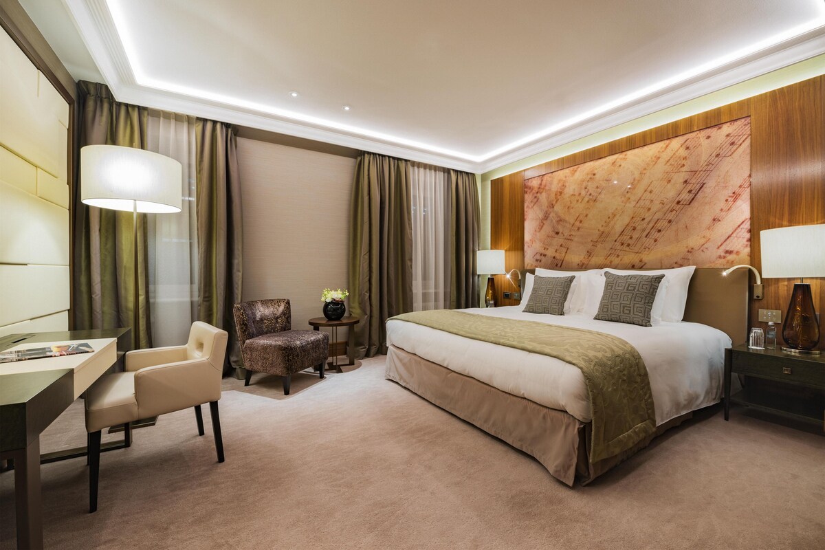 Superior Room, Courtyard View | Premium bedding, minibar, in-room safe, desk