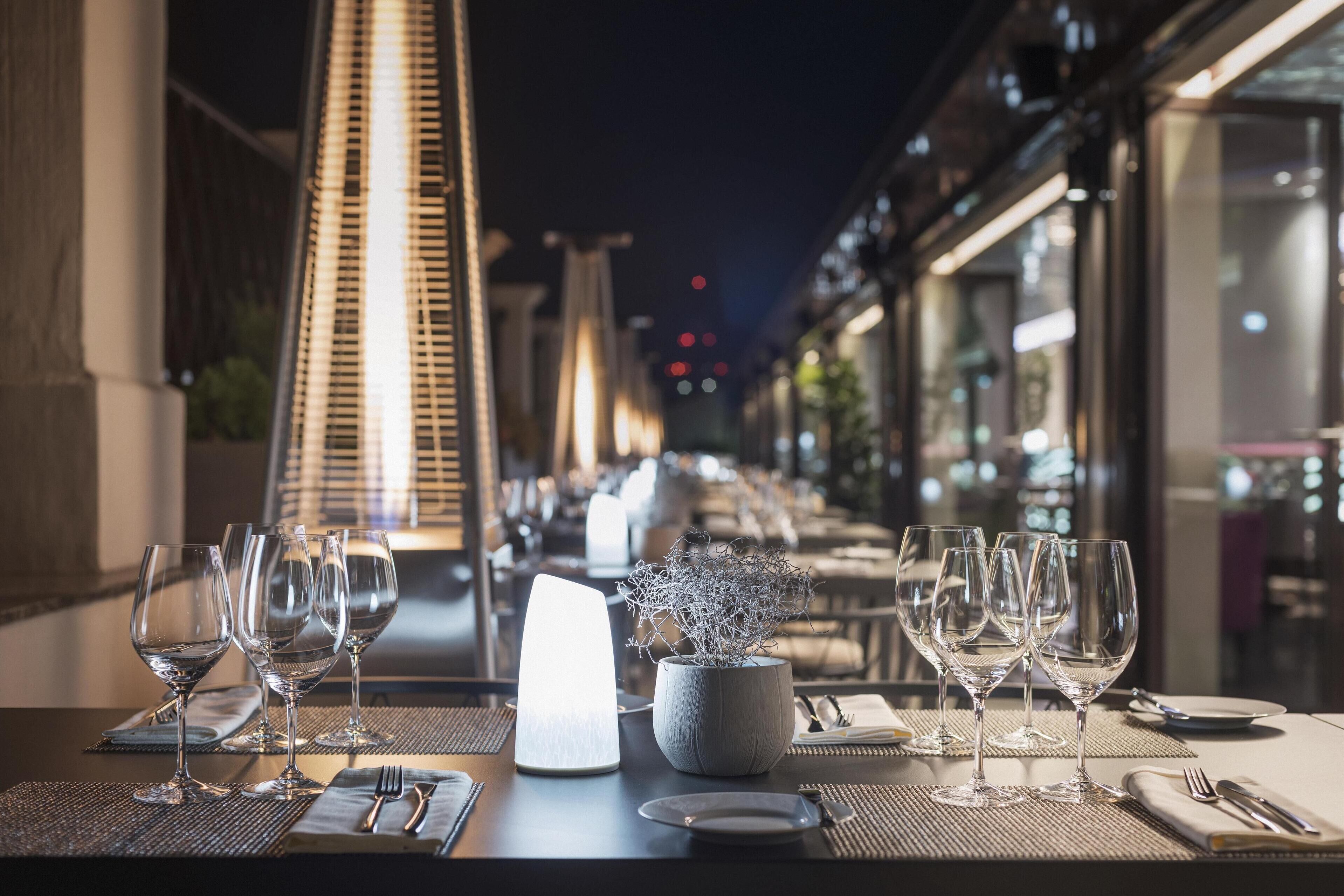 2 restaurants, breakfast, lunch served; local and international cuisine