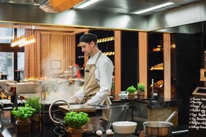 Päivittäinen buffetaamiainen (40 EUR per henkilö)