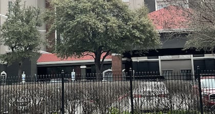 La Quinta Inn & Suites by Wyndham San Antonio Airport