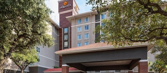 La Quinta Inn & Suites by Wyndham San Antonio Airport