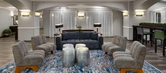 La Quinta Inn & Suites by Wyndham San Antonio Airport