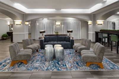 La Quinta Inn & Suites by Wyndham San Antonio Airport