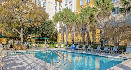 La Quinta Inn & Suites by Wyndham San Antonio Airport