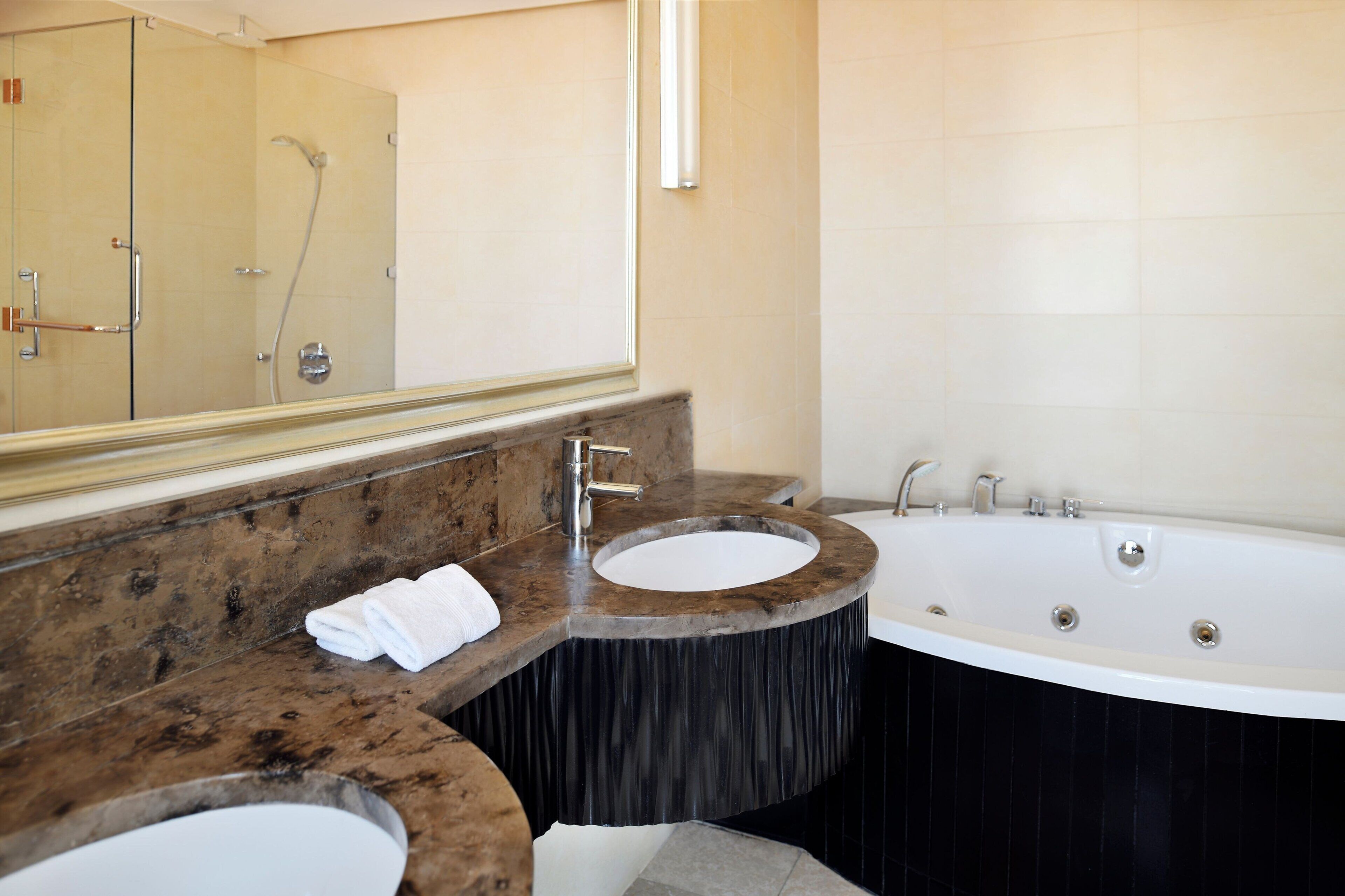 suite, 1 bedroom, smoking, valley view | bathroom | shower, free toiletries, hair dryer, bathrobes