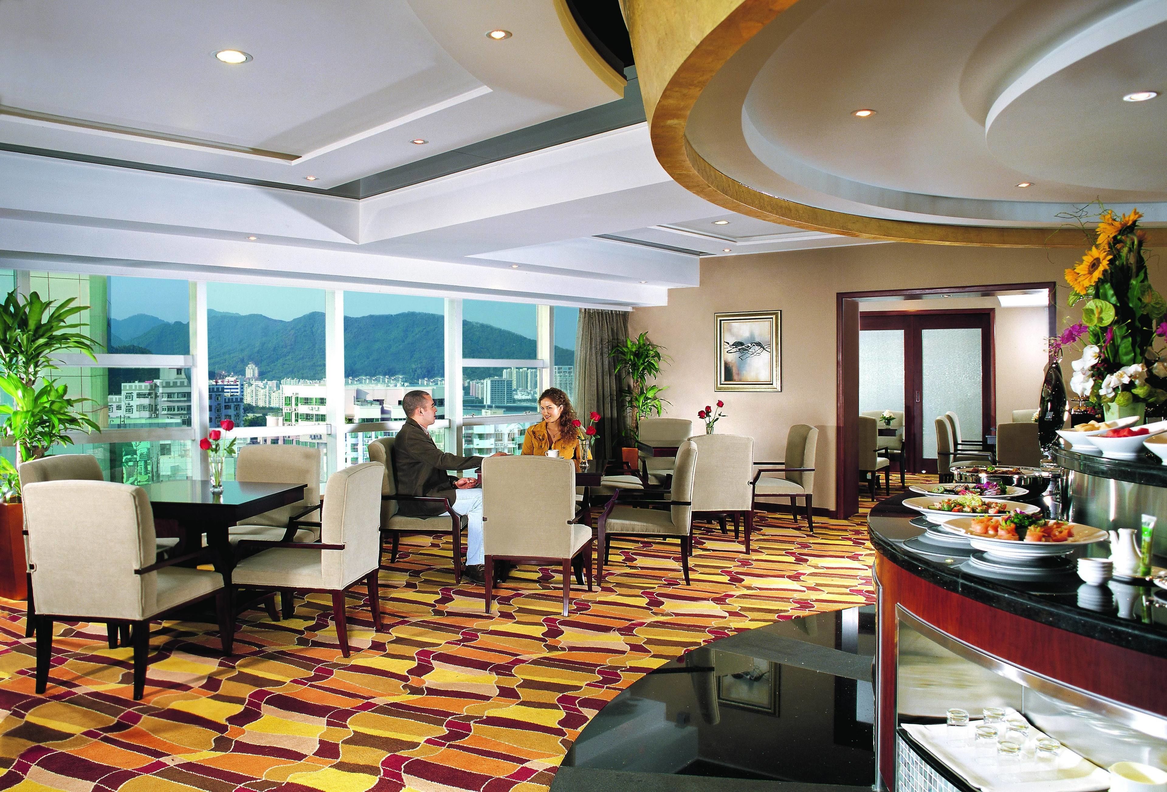 4 restaurants, breakfast served