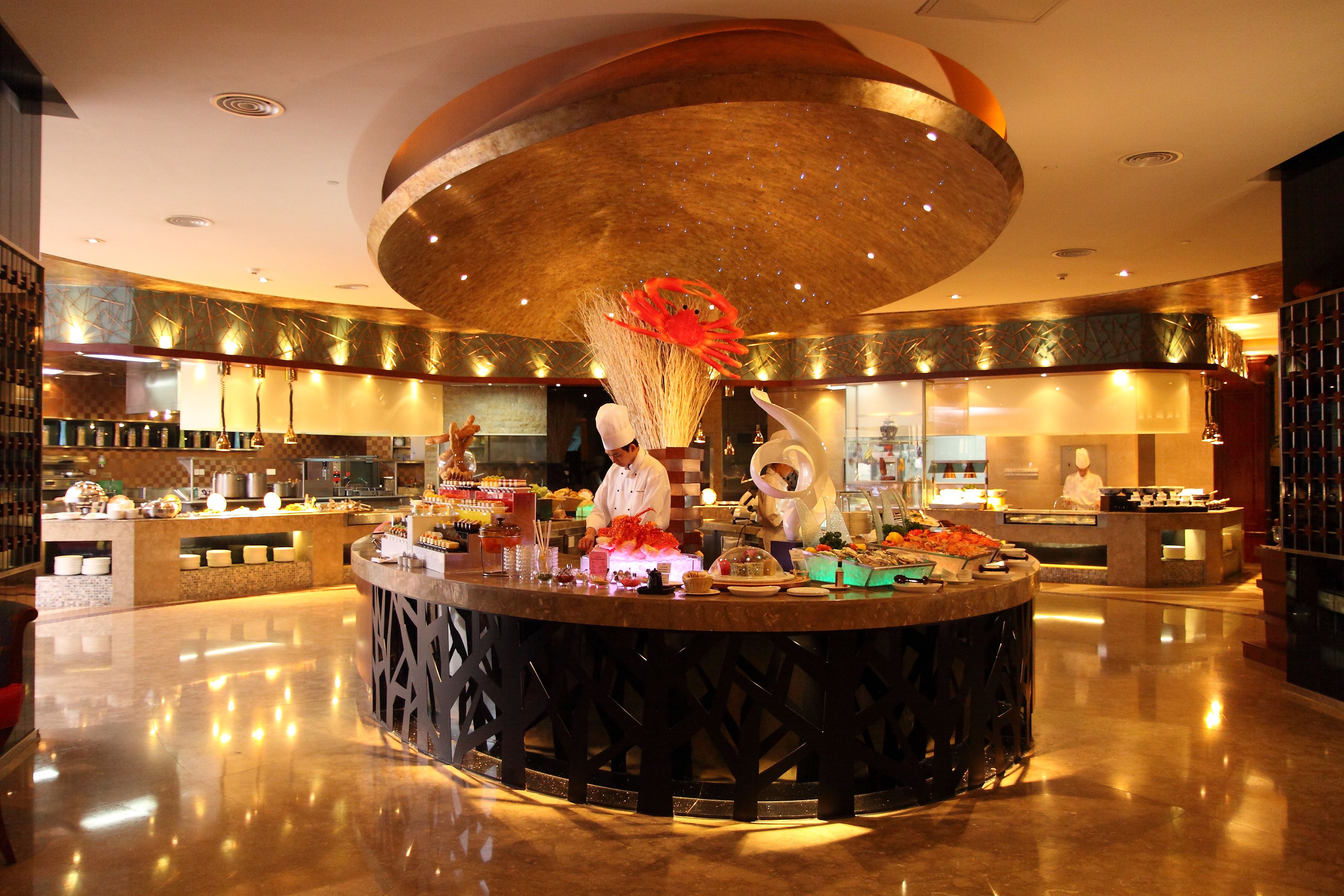 4 restaurants, breakfast served