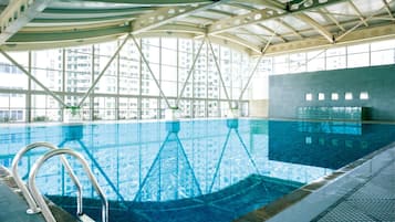 室內泳池、室外泳池;躺椅