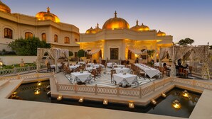 2 من المطاعم؛ يتم تقديم الغداء والعشاء 