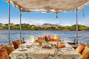 Daily full breakfast (INR 2183 per person)