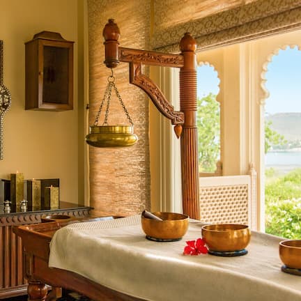 Couples treatment rooms, body treatments, aromatherapy, body wraps