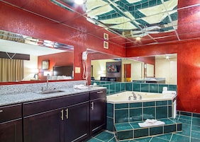 Suite, 1 King Bed, Non Smoking, Jetted Tub | Desk, iron/ironing board, cribs (free), WiFi (free)
