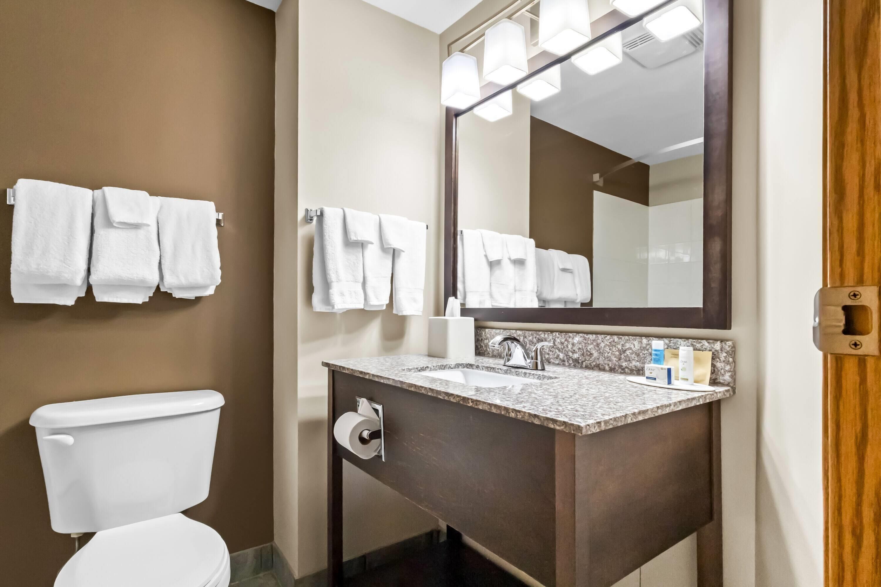 Standard Room, 2 Queen Beds | Bathroom