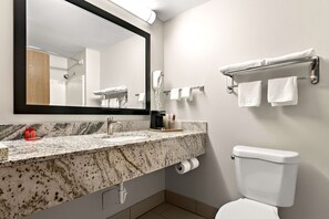 Combined shower/bathtub, free toiletries, hair dryer, towels - SureStay Plus Hotel by Best Western Tulsa East (Tulsa)