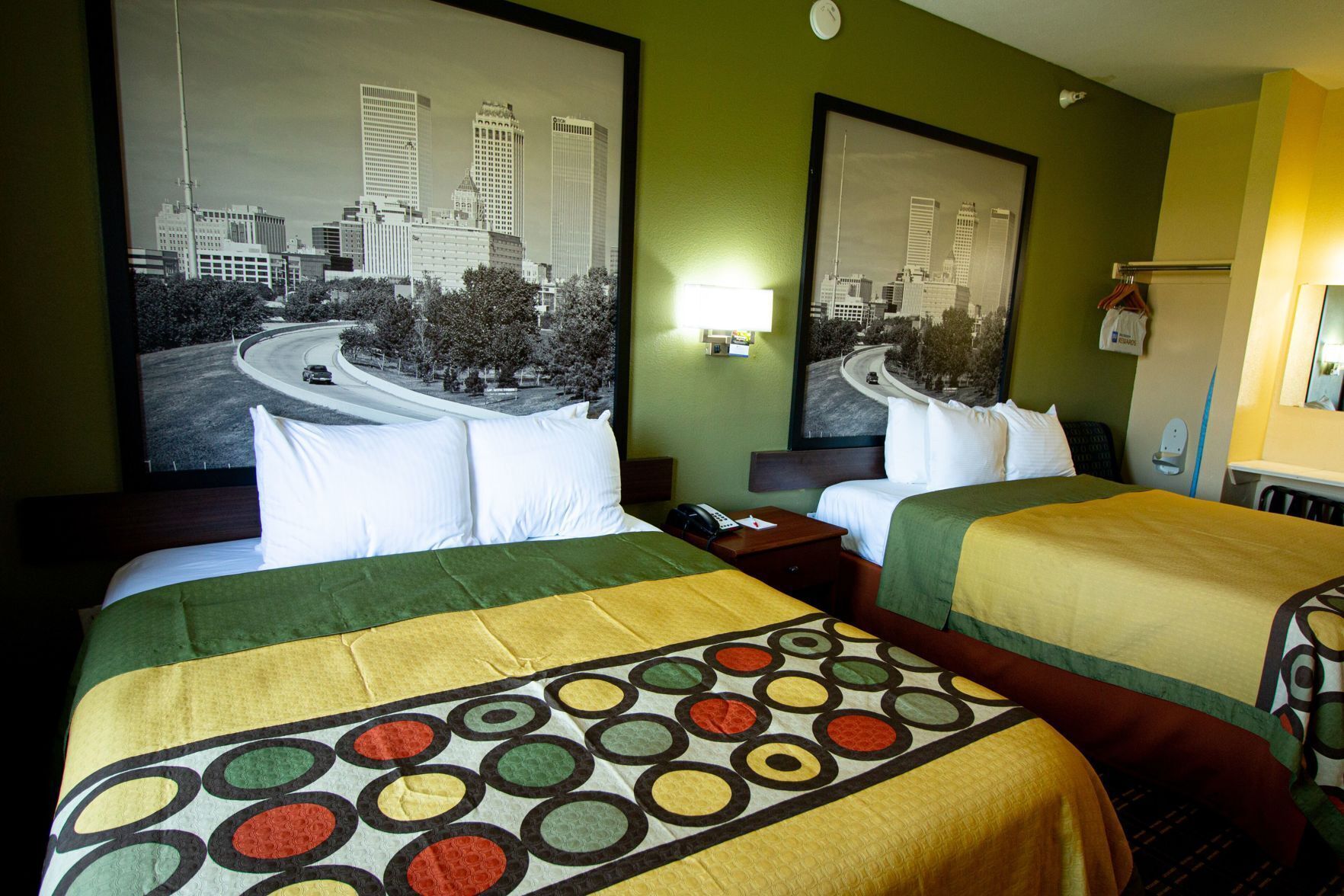 Decoración personalizada, muebles diferentes y escritorio 