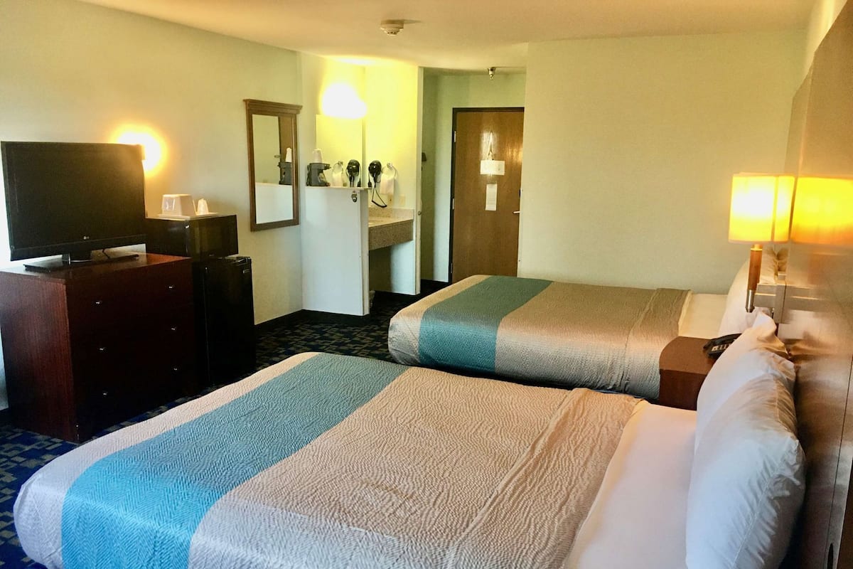 Schreibtisch, laptopgeeigneter Arbeitsplatz, kostenloses WLAN