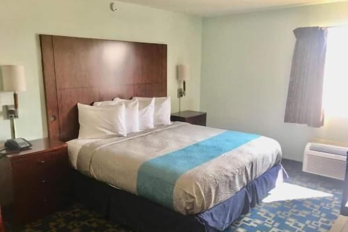 Schreibtisch, laptopgeeigneter Arbeitsplatz, kostenloses WLAN