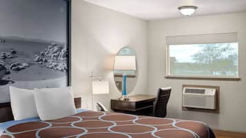 Quarto, 1 cama Queen, para não fumantes | Wi-Fi de cortesia, despertadores