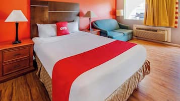 Room, 1 Queen Bed, Non Smoking | Desk, iron/ironing board, free WiFi, bed sheets