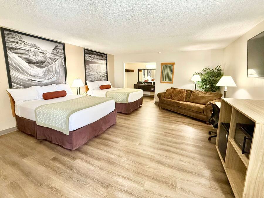 Suite, 2 Queen Beds, Non Smoking