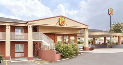 Super 8 by Wyndham Salina/Scenic Hills Area