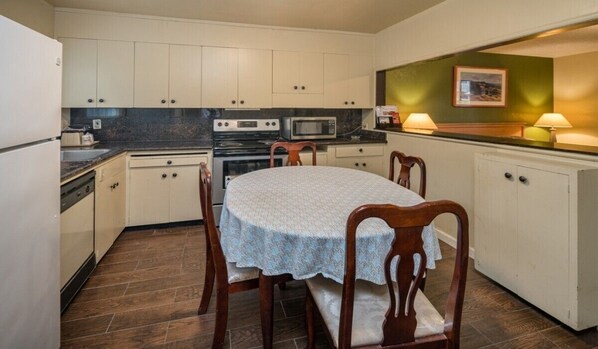 Double Room, 2 Queen Beds, Kitchenette | Private kitchen | Fridge, microwave, coffee/tea maker