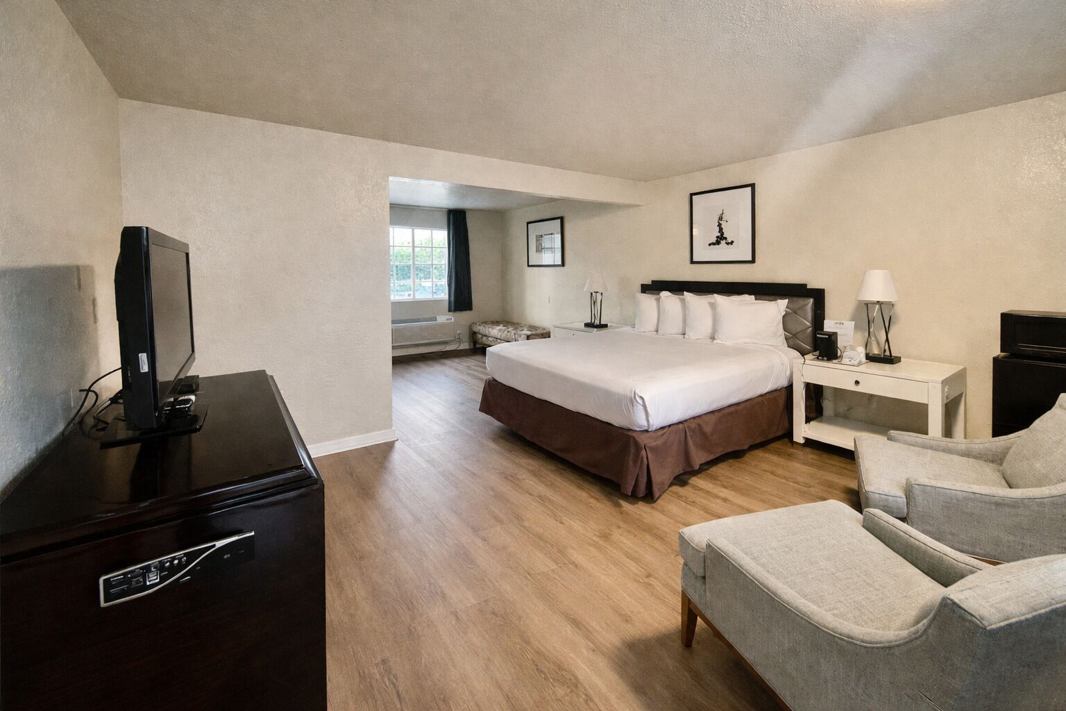 Iron/ironing board, free WiFi, bed sheets