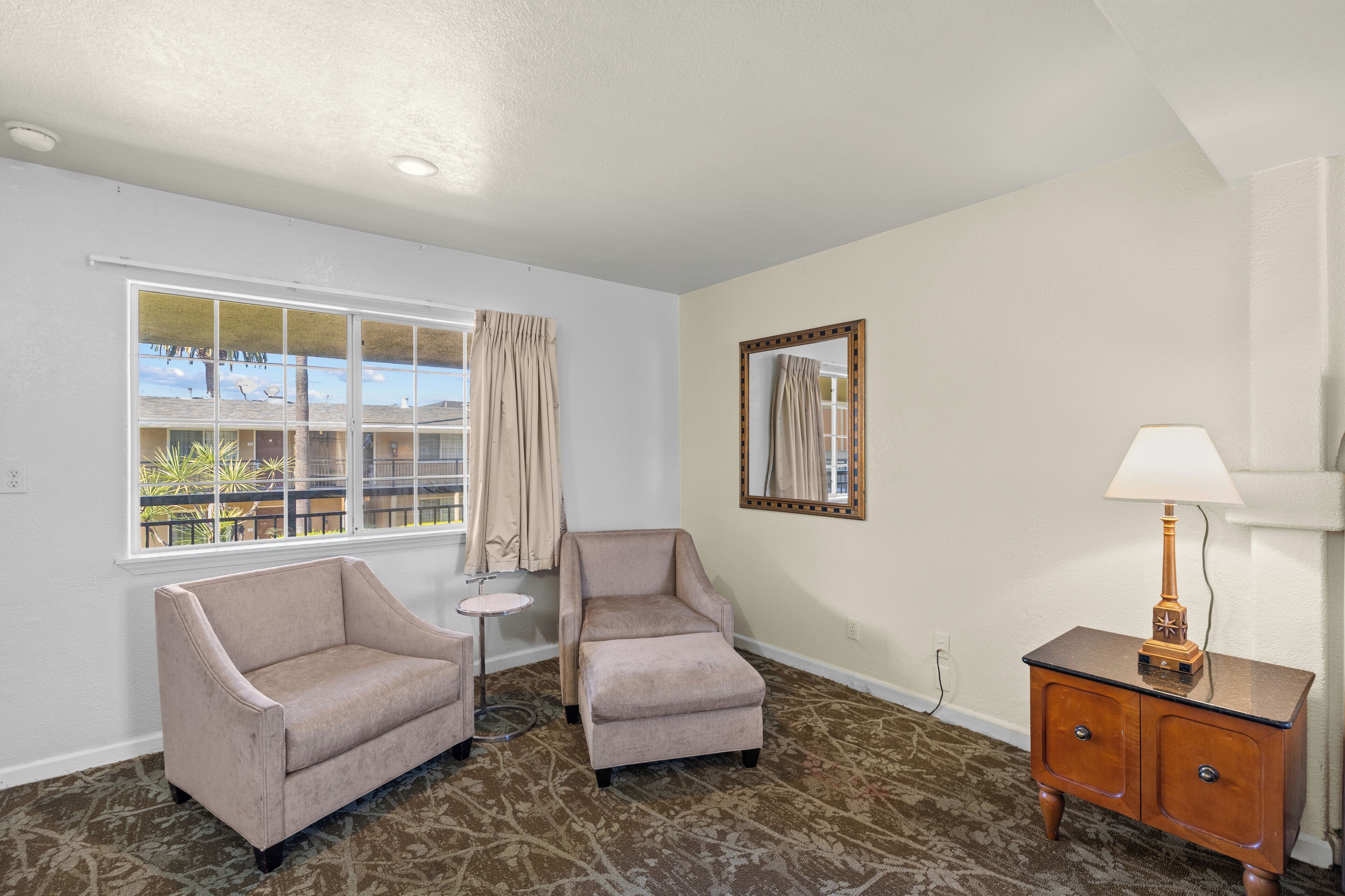 Room, 1 King Bed | Iron/ironing board, free WiFi, bed sheets