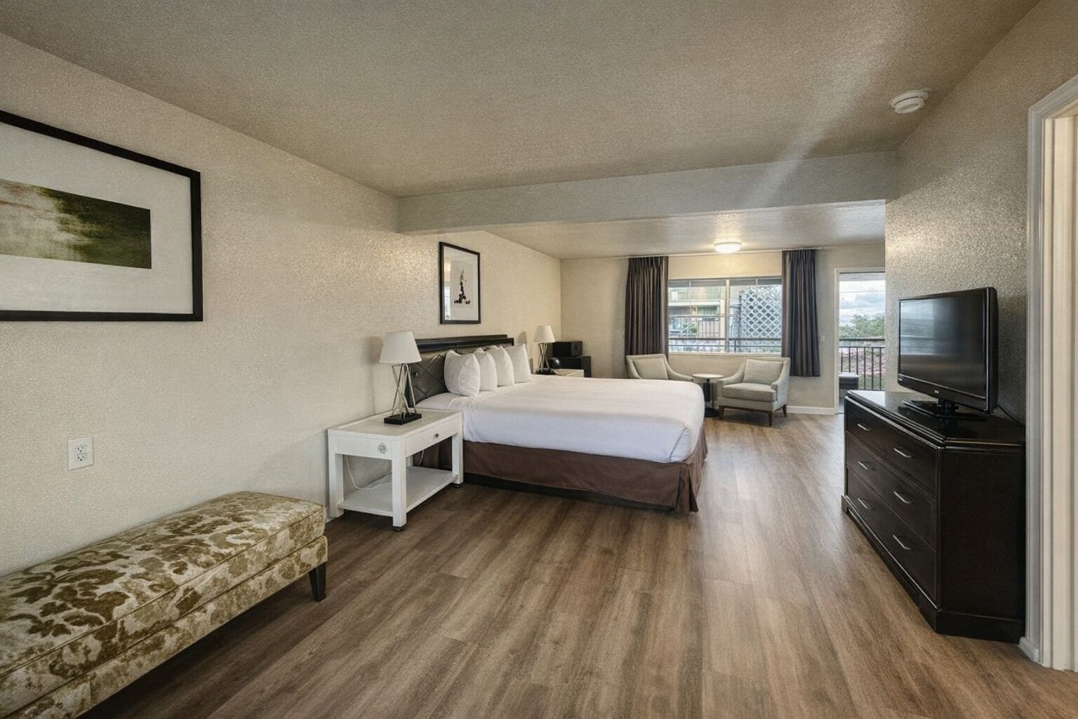 Iron/ironing board, free WiFi, bed sheets