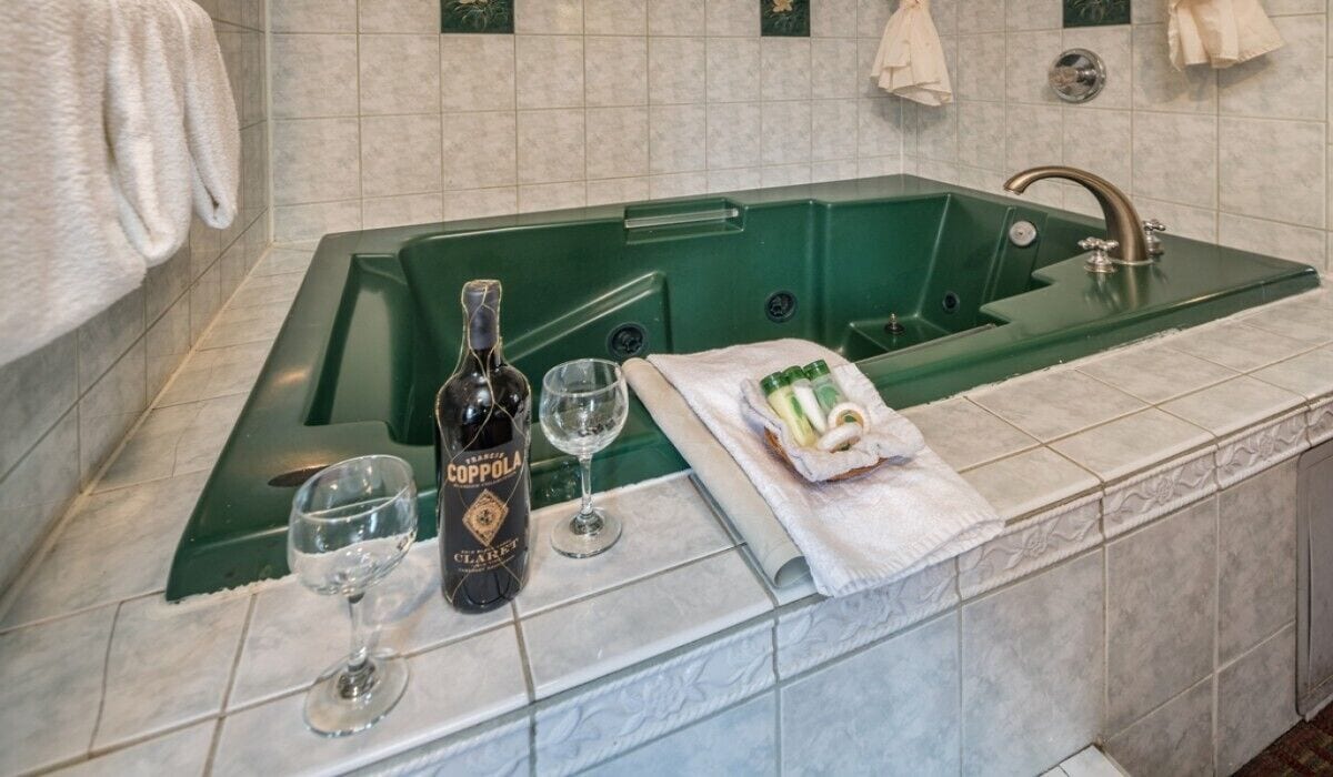 Suite, 1 King Bed (Duplex) | Jetted bathtub