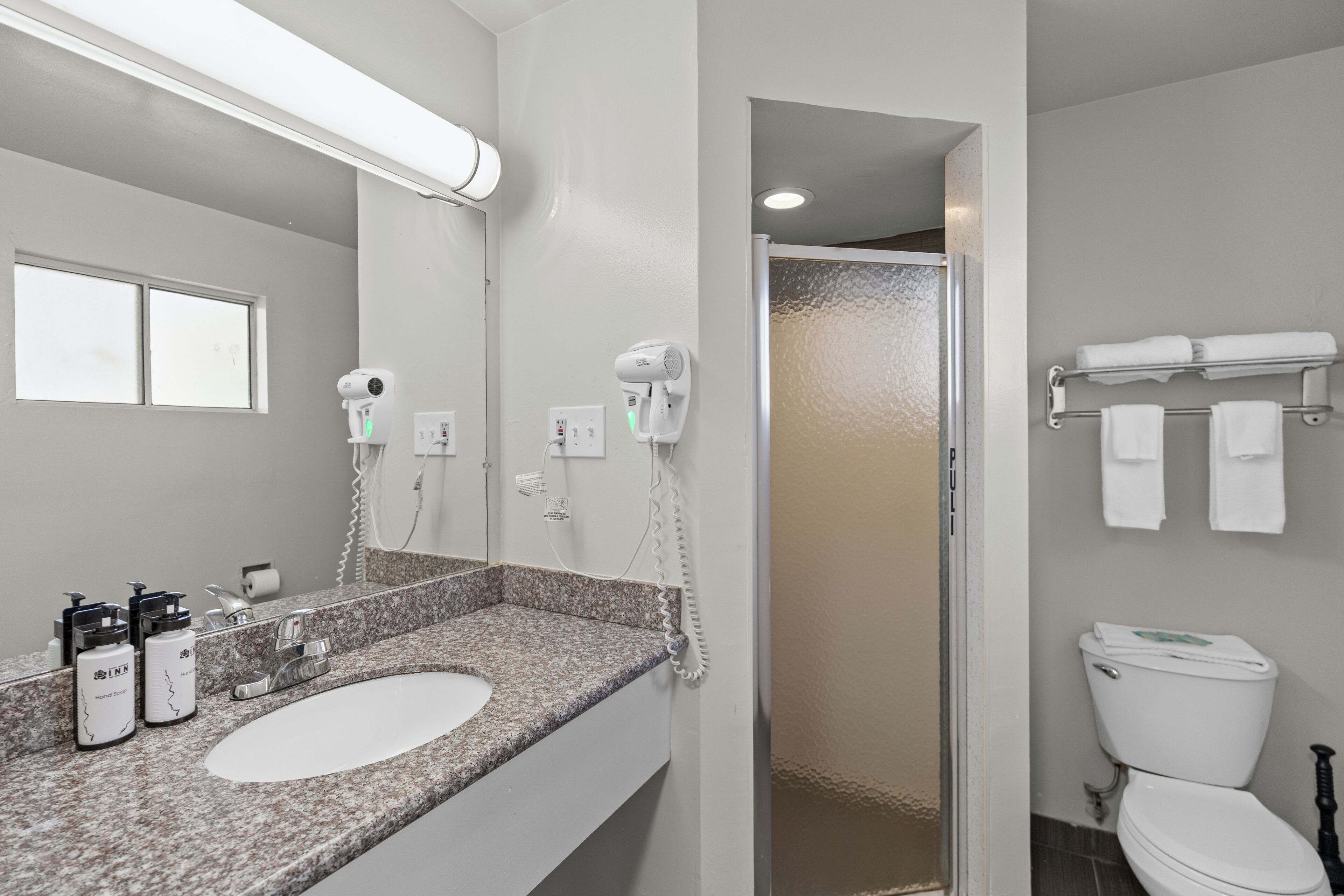 Room, 1 Queen Bed | Bathroom | Free toiletries, hair dryer, towels, soap