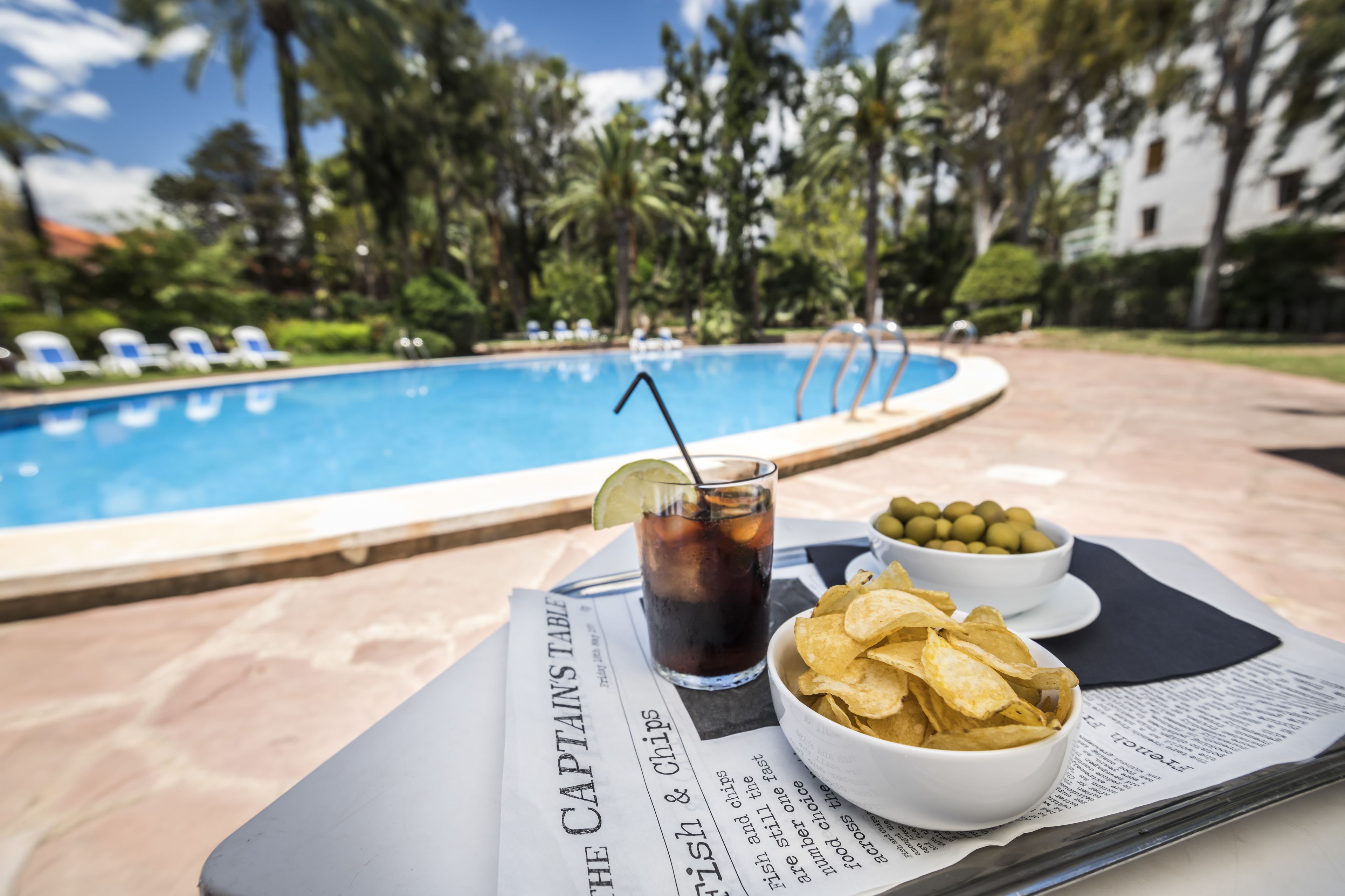 حمّام سباحة خارجي، مقاعد للتشمس