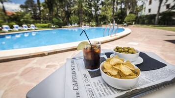 Outdoor pool, sun loungers