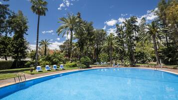 Outdoor pool, sun loungers