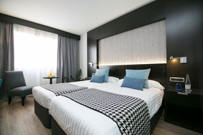 Minibar, in-room safe, desk, blackout curtains - Intelier Rosa Hotel by Intelier Hotels & Suites (Castelló de la Plana)