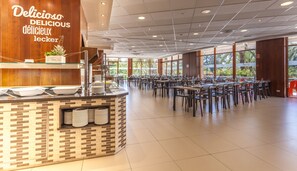 Breakfast, lunch and dinner served - Intelier Orange Hotel (Benicassim)