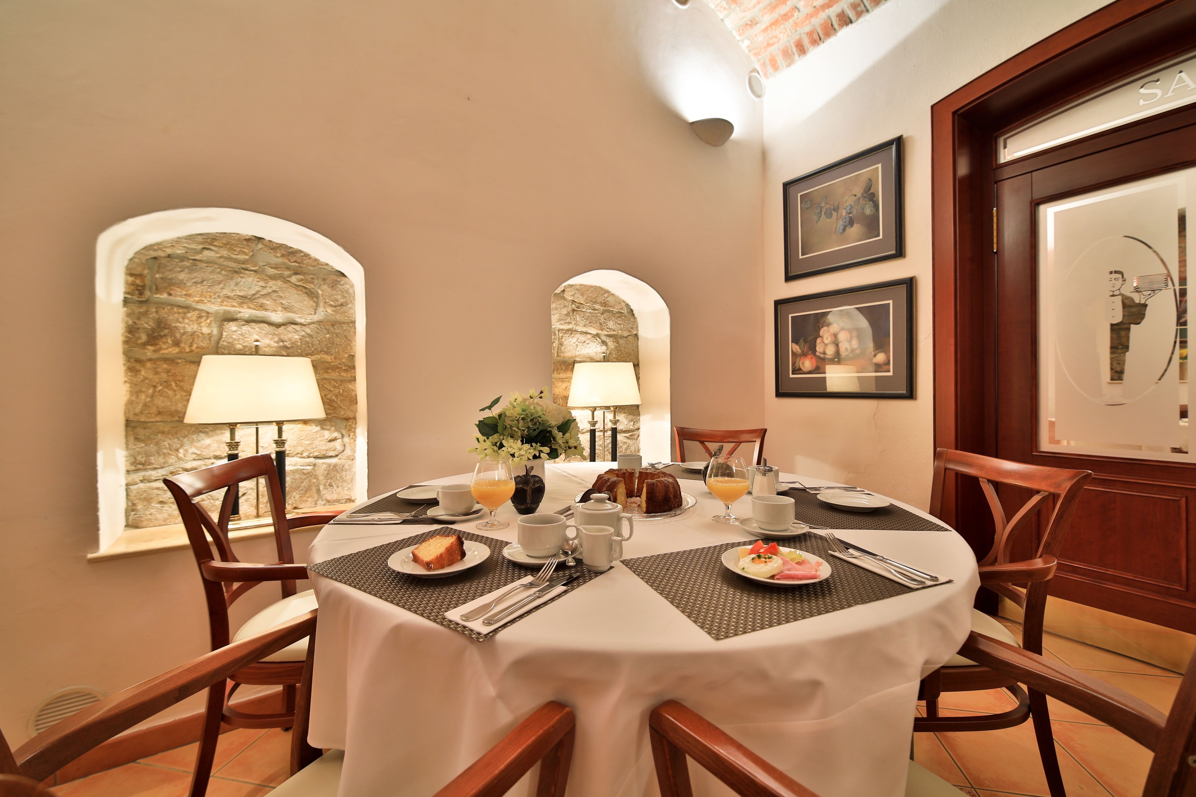 free daily english breakfast