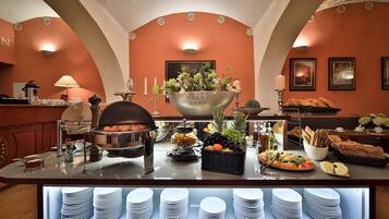 Free daily English breakfast