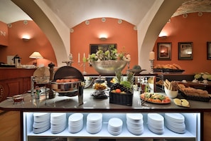 Free daily English breakfast - Hotel Carlton (Prague)
