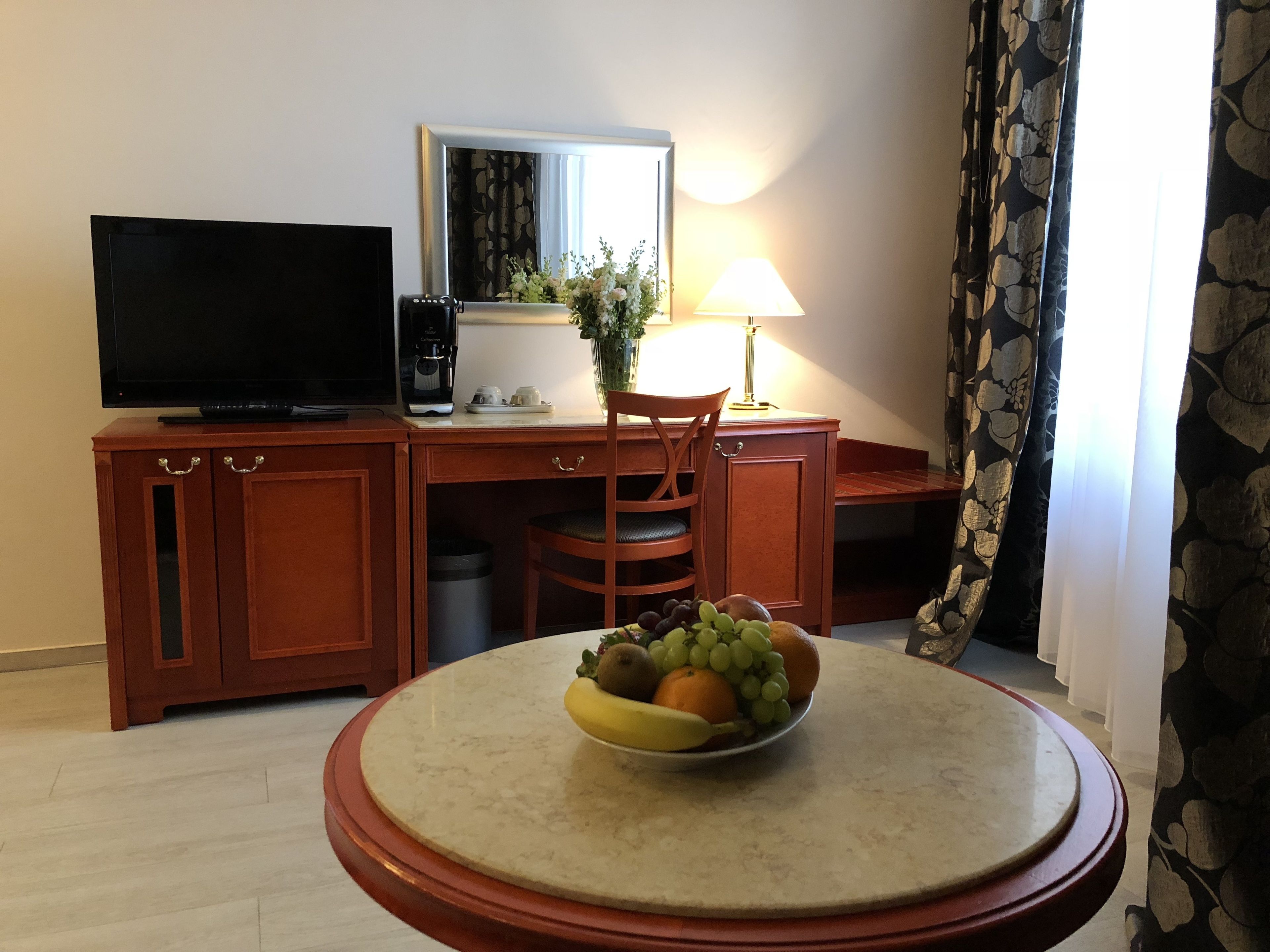 suite | minibar, in-room safe, free cots/infant beds, free wifi