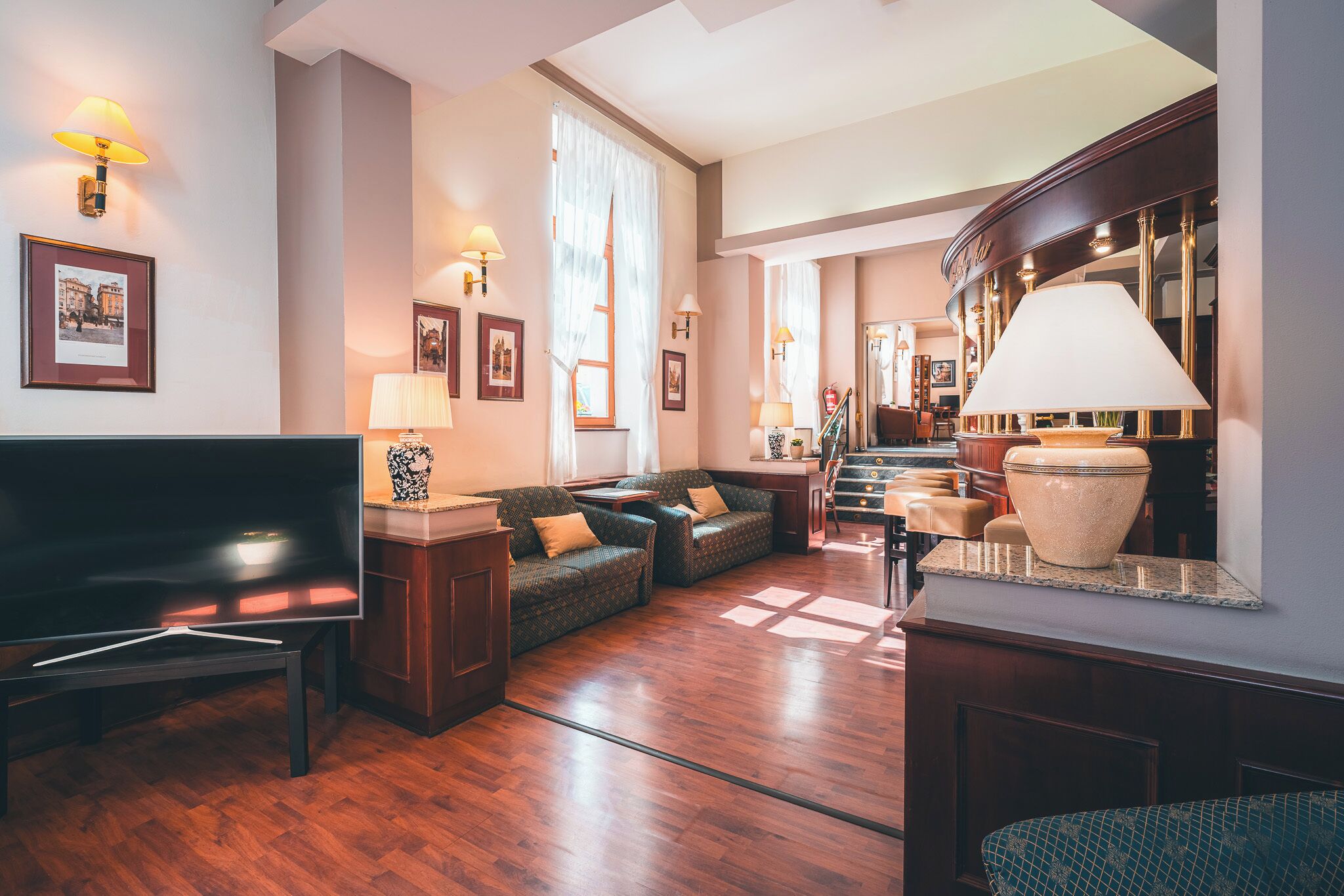 Bar (trong khuôn viên)