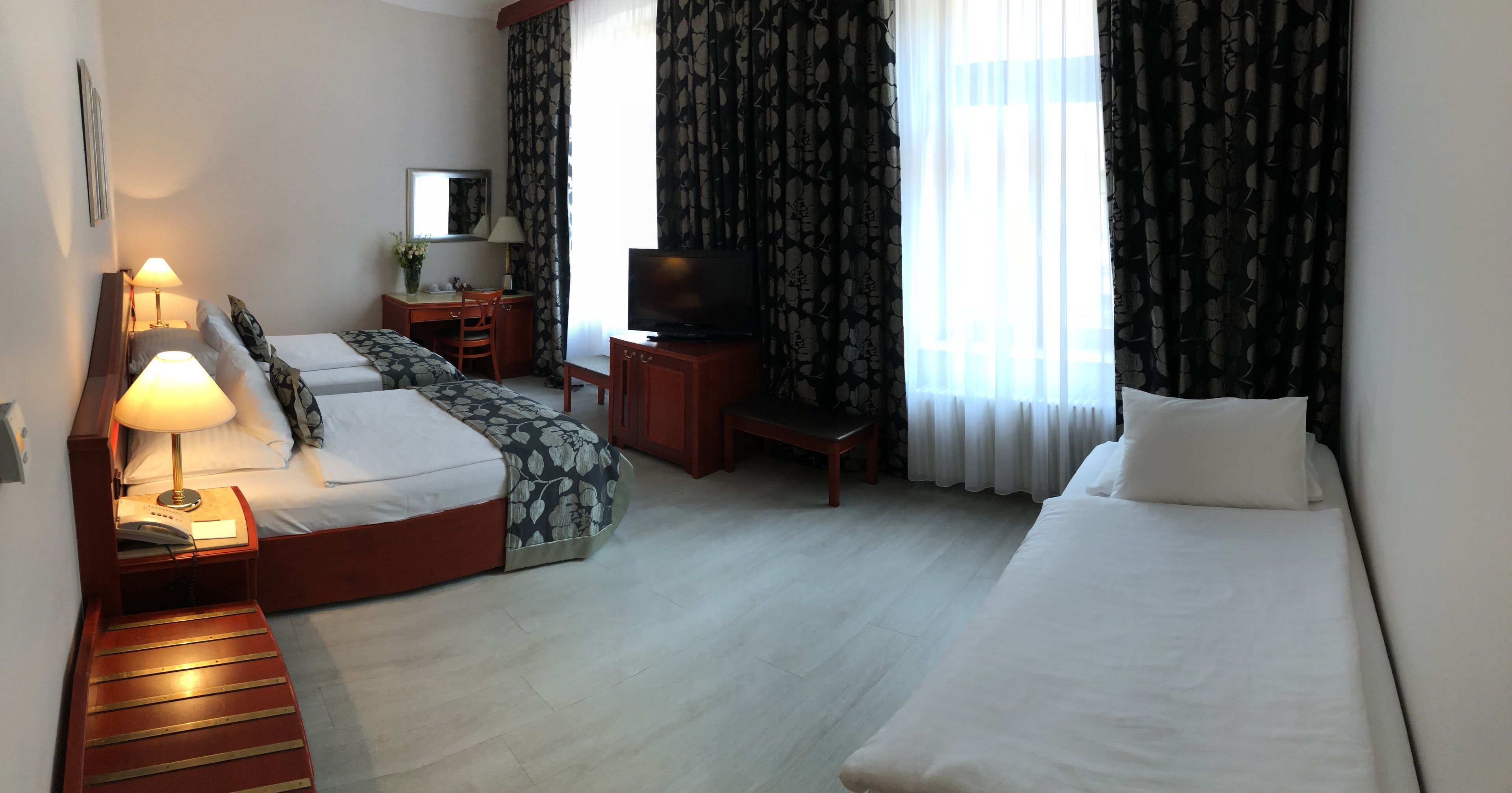 standard triple room | minibar, in-room safe, free cots/infant beds, free wifi