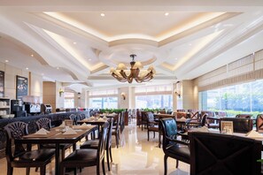 2 restaurants servant le petit déjeuner