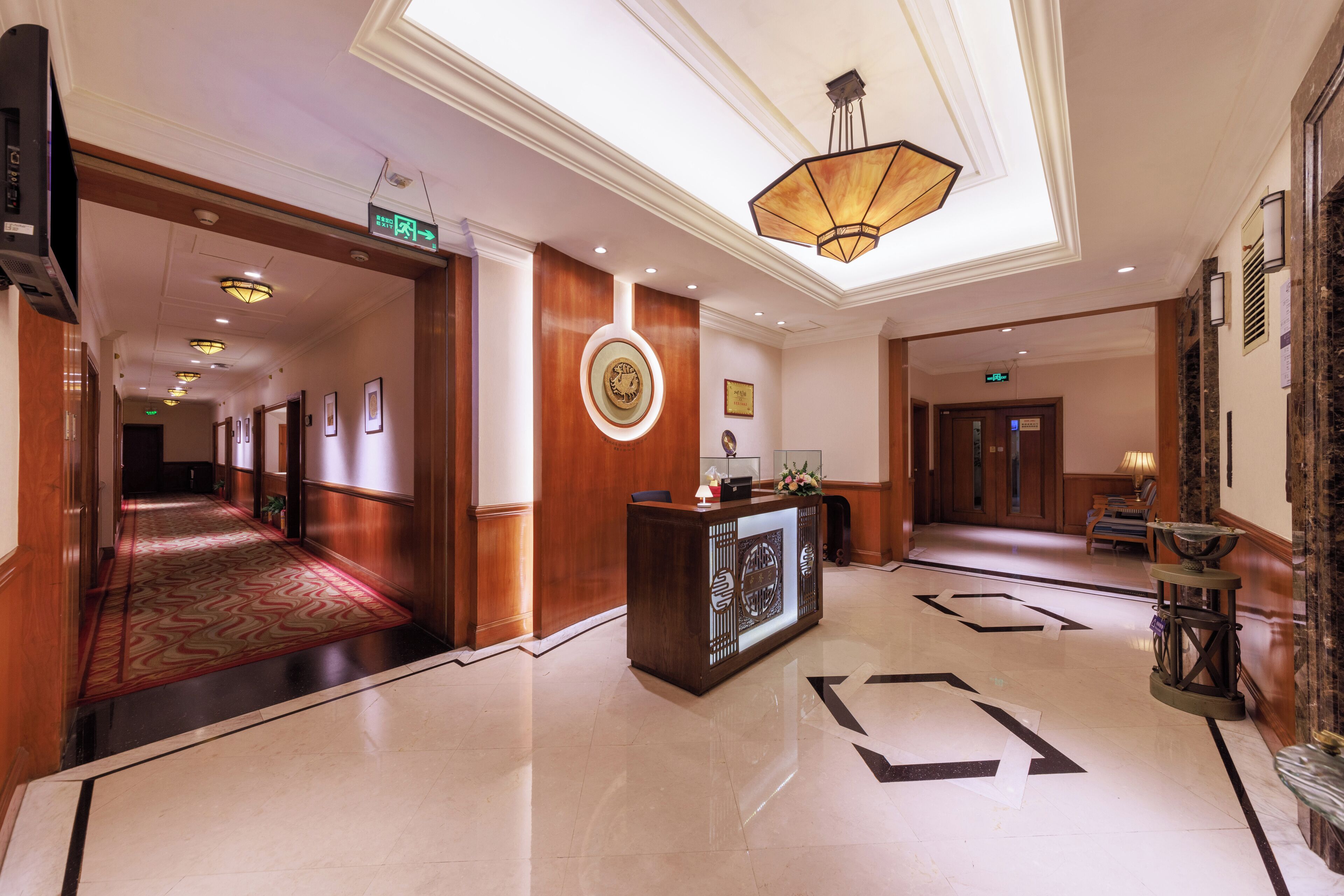 2 restaurants, breakfast served