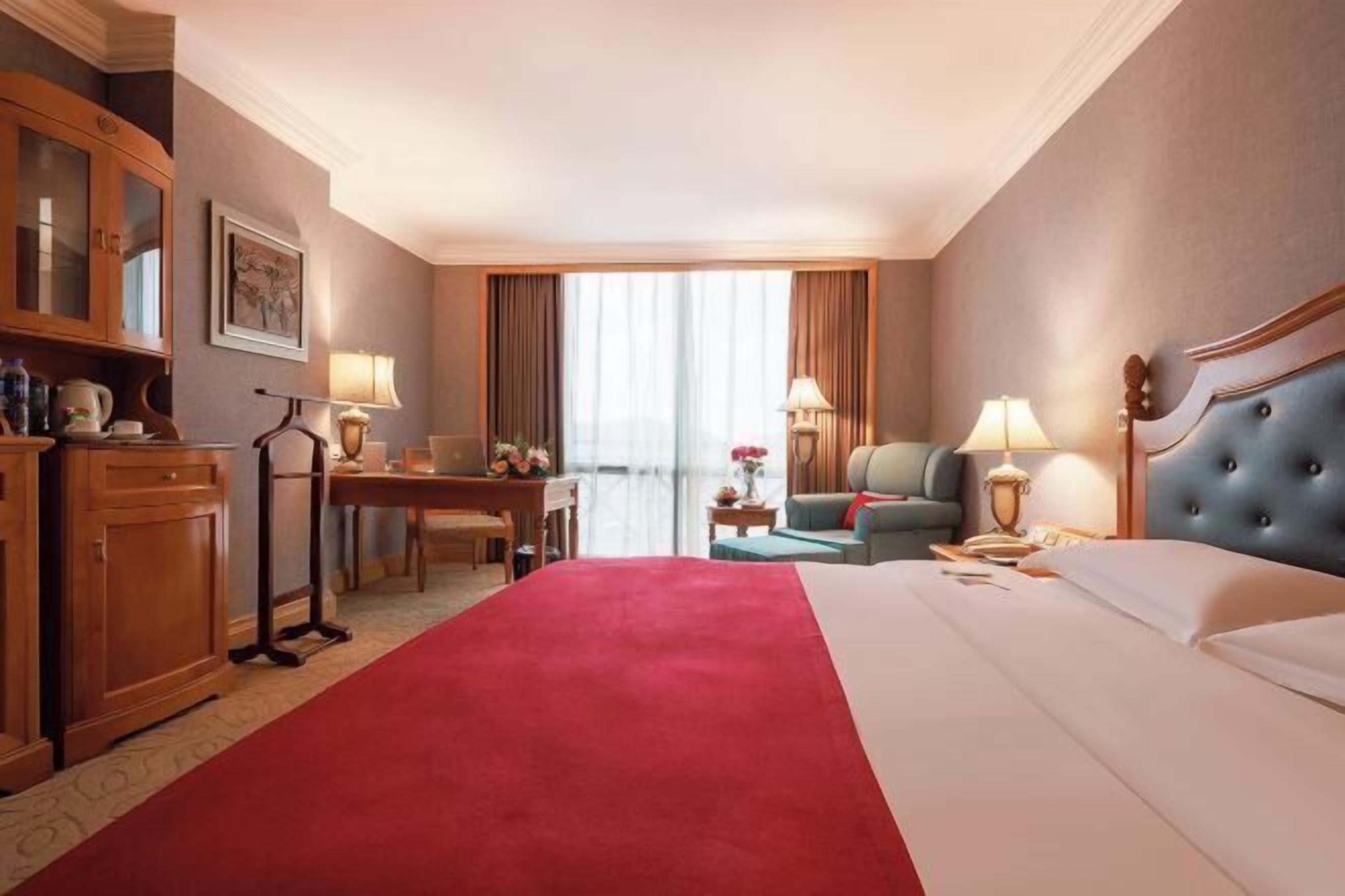 Down comforters, free minibar, in-room safe, individually decorated