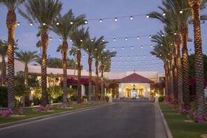 Exterior - The Scottsdale Resort and Spa, Curio Collection by Hilton (Scottsdale)