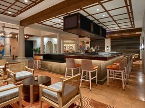 5 Bars/Lounges, Lobby-Lounge, Cocktailbar