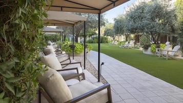 Executive suite, 2 queensize bedden, terras | Uitzicht vanuit de kamer