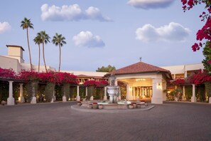Exterior - The Scottsdale Resort and Spa, Curio Collection by Hilton (Scottsdale)