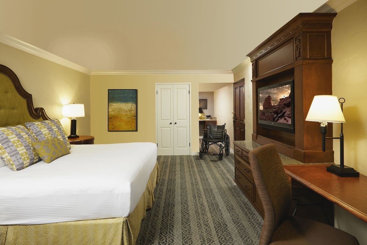 Premium bedding, pillowtop beds, in-room safe, desk